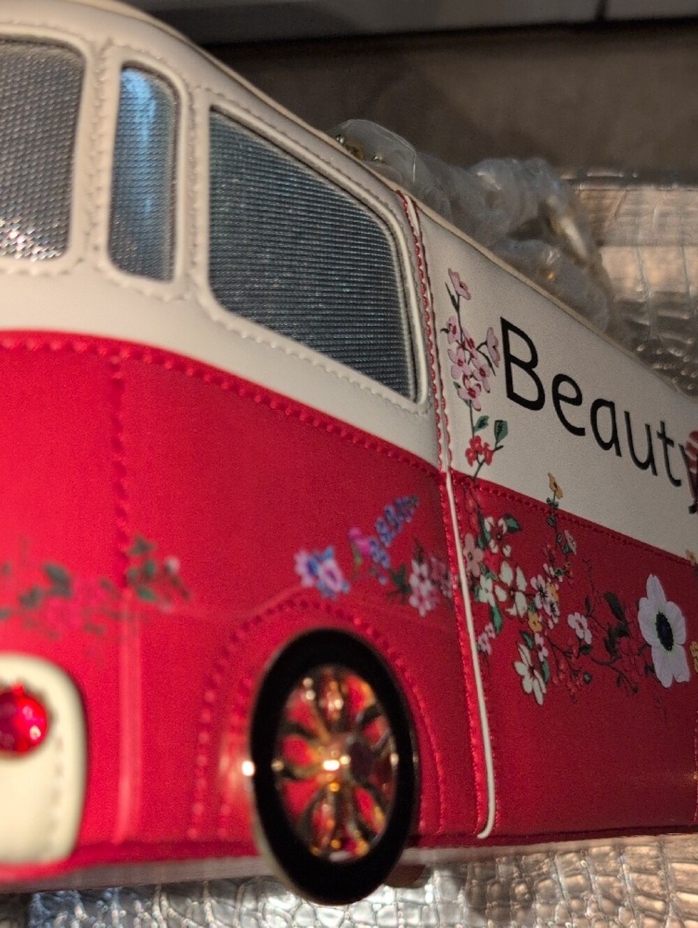 Beauty Floral Red And White  Camper Shoulder Bag With Spinning Wheels - NWT - Picture 16 of 16